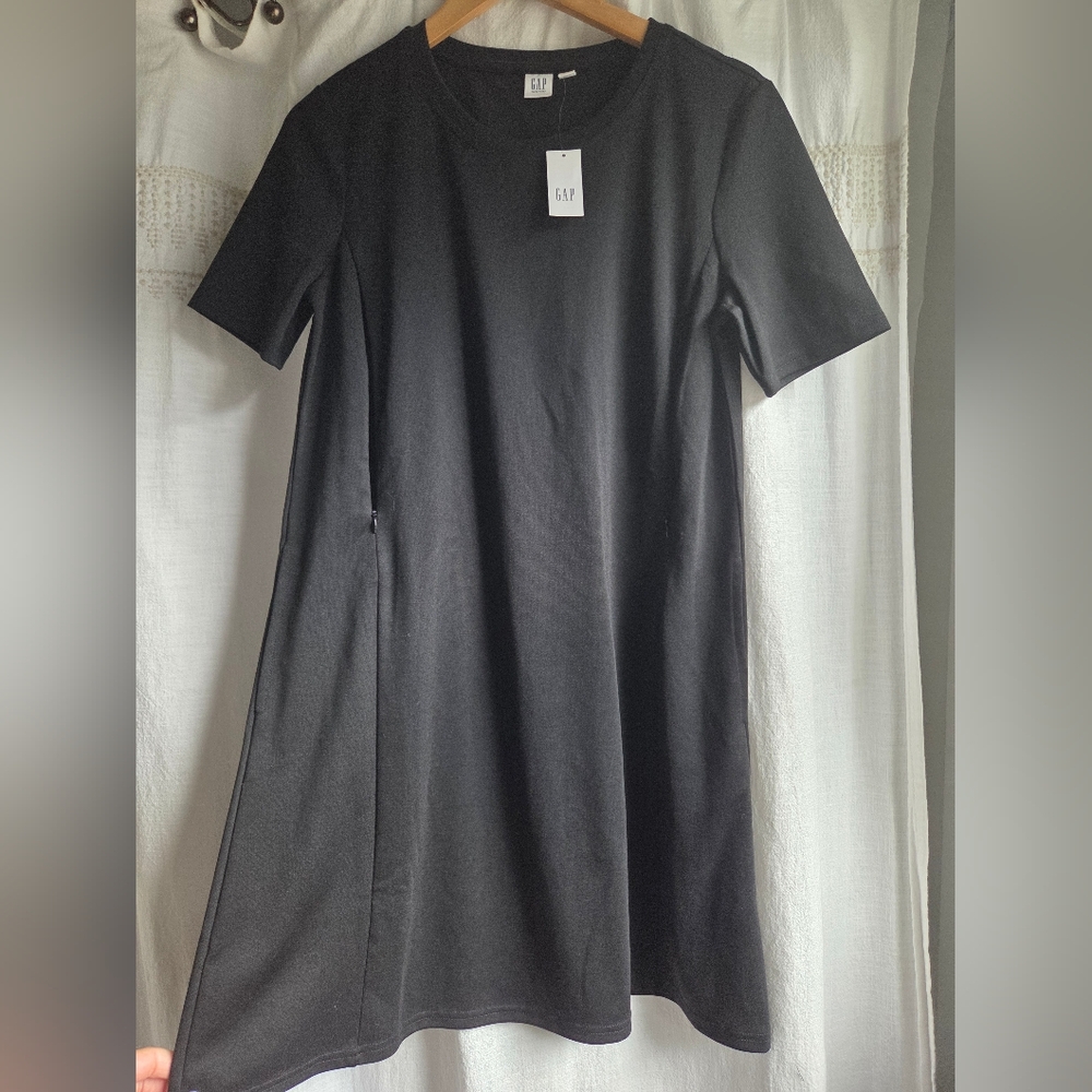 GAP Classic Black Tee